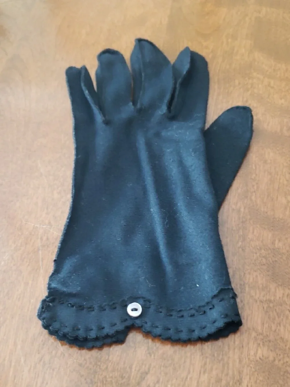 Vtg Classic Black Ladies Gloves with Decorative Button - Size 7